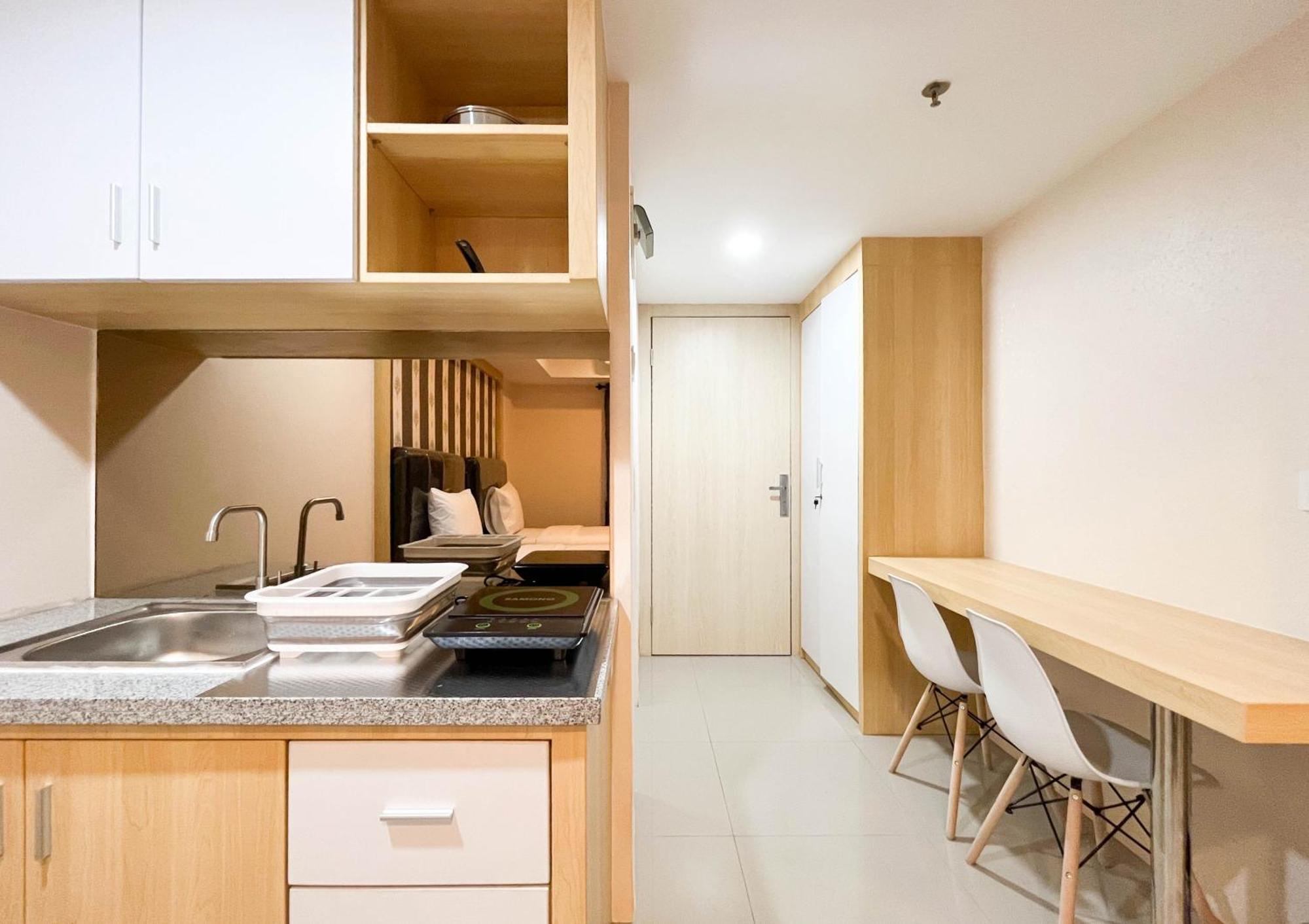 Comfortable And Tidy Studio De Prima Apartment By Travelio メダン エクステリア 写真