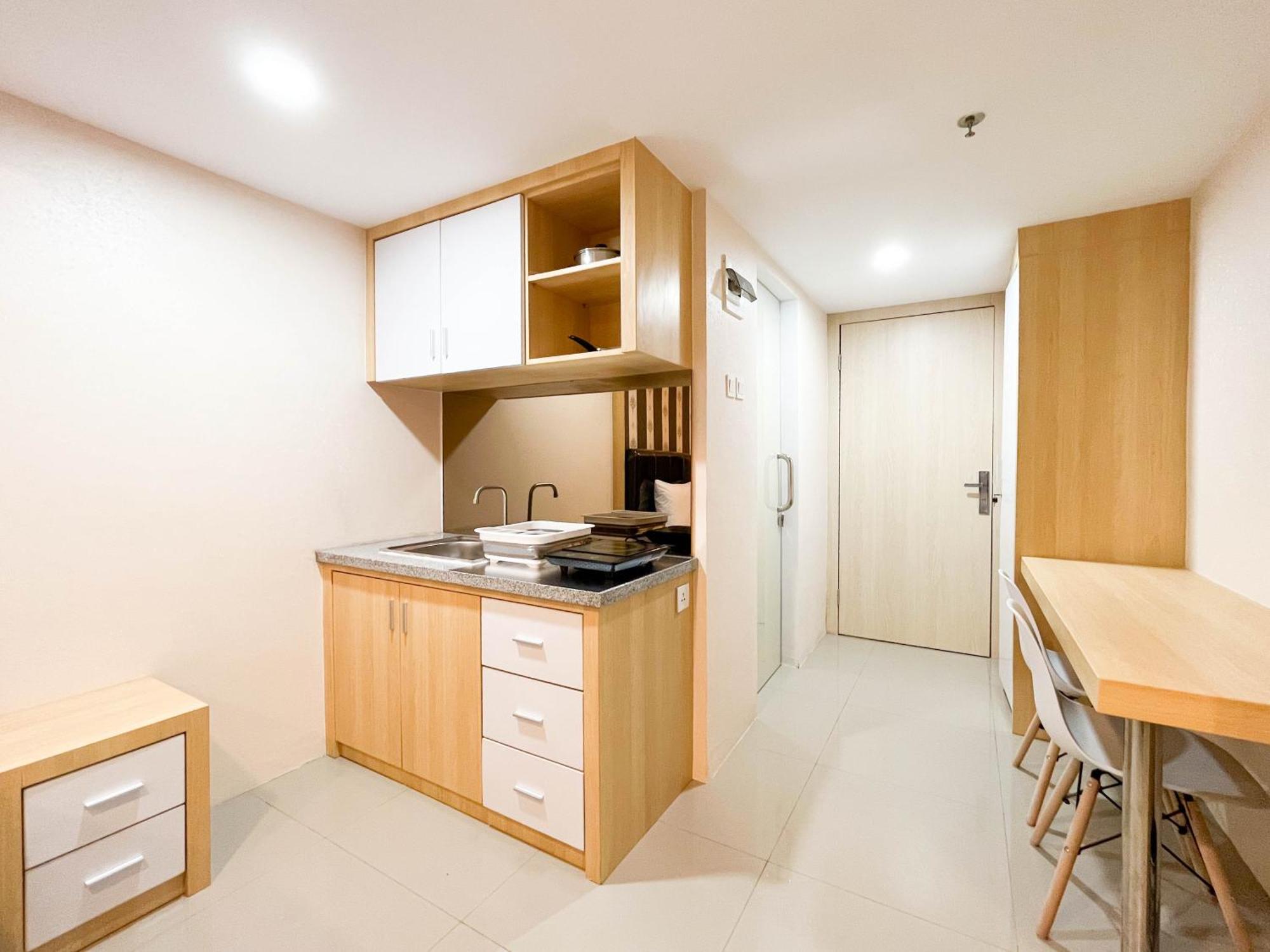 Comfortable And Tidy Studio De Prima Apartment By Travelio メダン エクステリア 写真