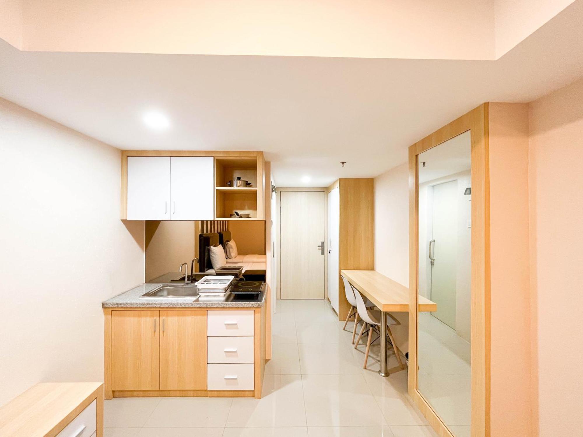 Comfortable And Tidy Studio De Prima Apartment By Travelio メダン エクステリア 写真